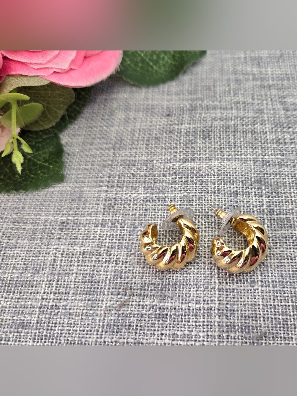 Vintage 1980s Chunky Gold Tone Croissant Half Hoop Earrings Ribbed Shrimp Post